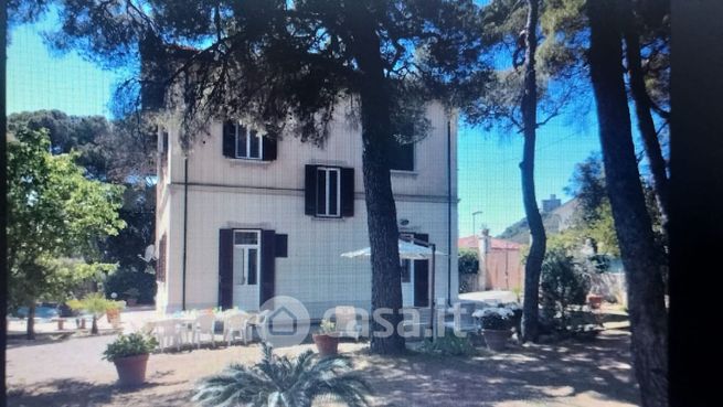 Villa in residenziale in Via Cristoforo Colombo 5