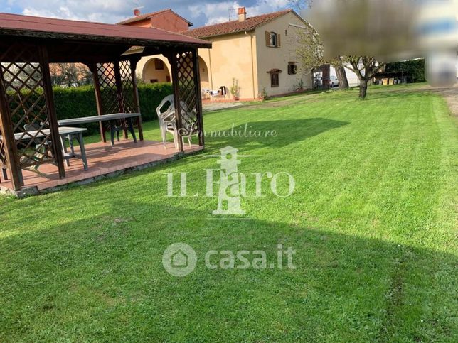 Casa bi/trifamiliare in residenziale in Via Tassoni 50013