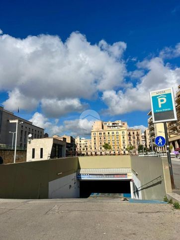 Box/posto auto in residenziale in Piazza Vittorio Emanuele Orlando 49