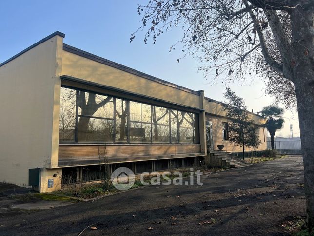 Capannone in commerciale in Via Emilia 41