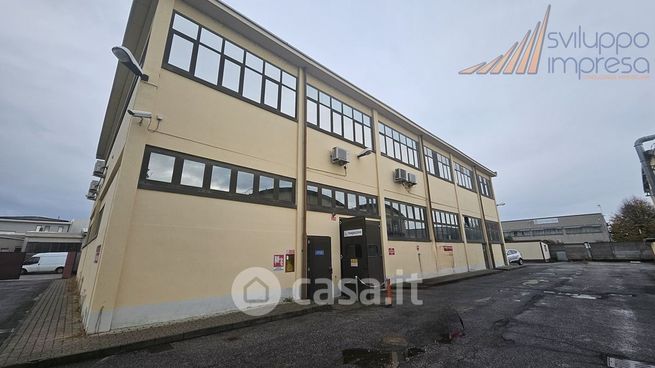 Capannone in commerciale in Via Tintoretto