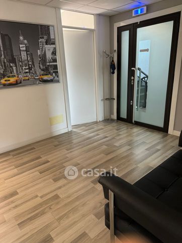 Ufficio in commerciale in Via Angelo Bargoni