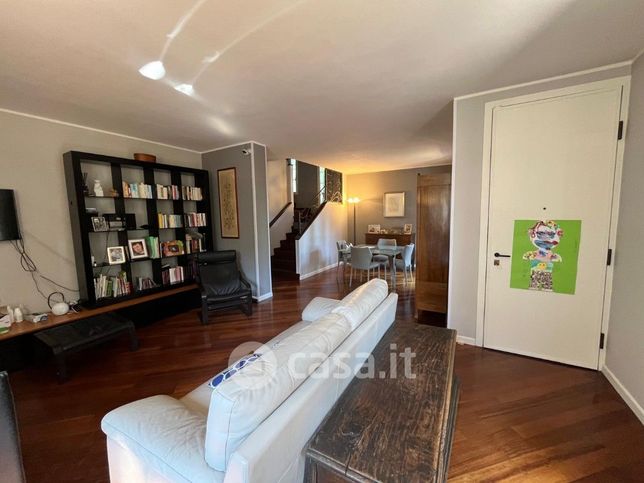 Casa indipendente in residenziale in 