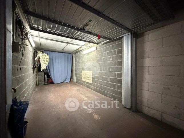 Box/posto auto in residenziale in Via Roma 136