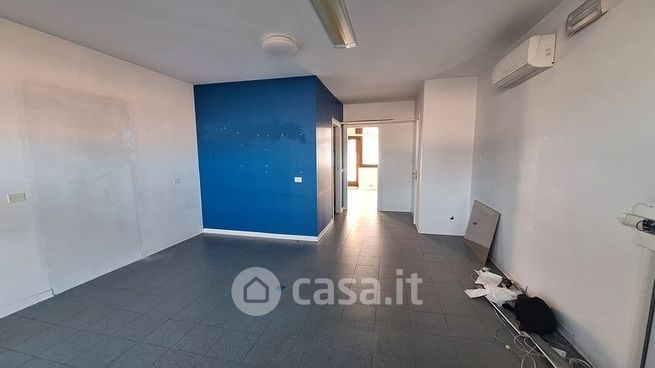 Ufficio in commerciale in 