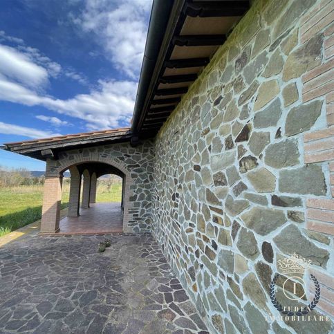 Rustico/casale in residenziale in Strada Senza Nome