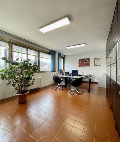 Ufficio in commerciale in 