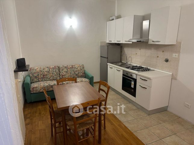 Appartamento in residenziale in Via Ugo Foscolo