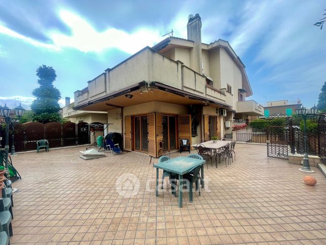 Casa bi/trifamiliare in residenziale in Via delle Vigne di Morena 132