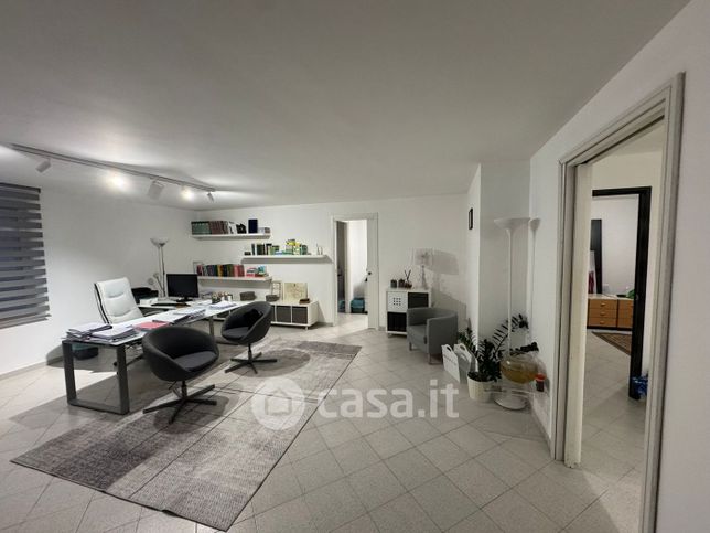 Ufficio in commerciale in Corso Giovanni Amendola 52