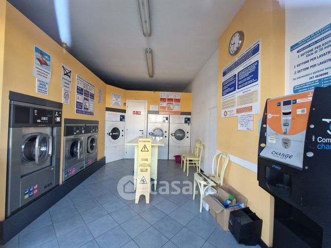 Negozio/locale commerciale in commerciale in Viale G. Puccini 1809