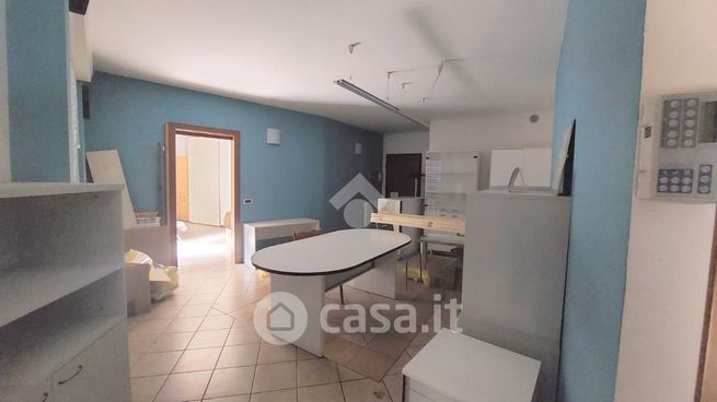 Ufficio in commerciale in Via Brescia 36