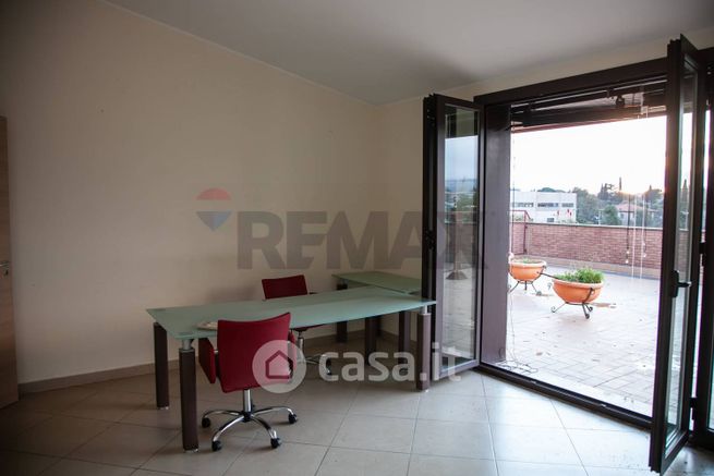 Ufficio in commerciale in Viale Cristoforo Colombo