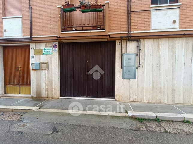 Box/posto auto in residenziale in Via Pastrengo 67