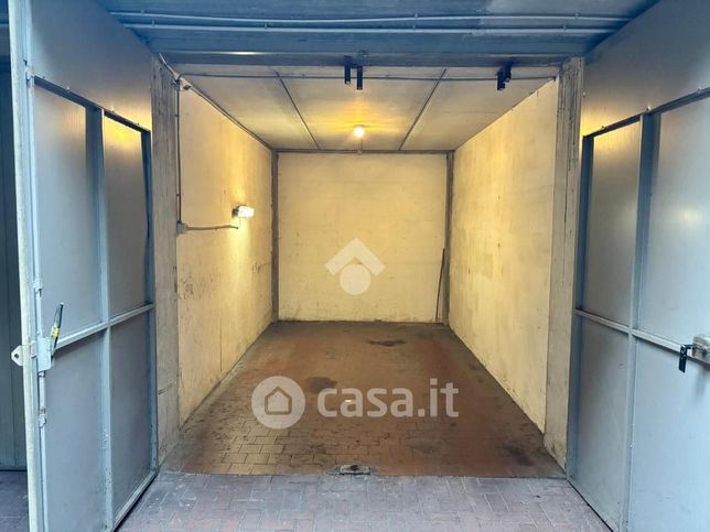 Box/posto auto in residenziale in Via Nicola Porpora