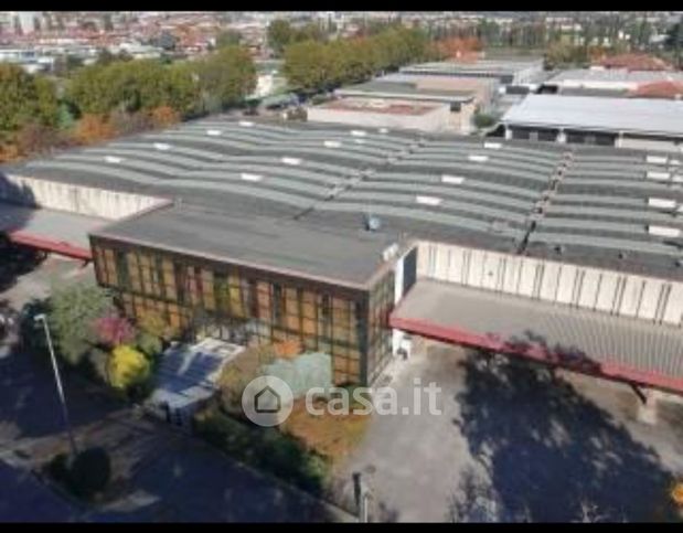Capannone in commerciale in Via Mandolossa 999