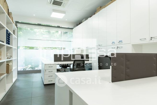 Ufficio in commerciale in Via Verdi 11