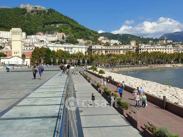 Attivitã /licenza (con o senza mura) in commerciale in Strada Statale 18 Tirrena Inferiore
