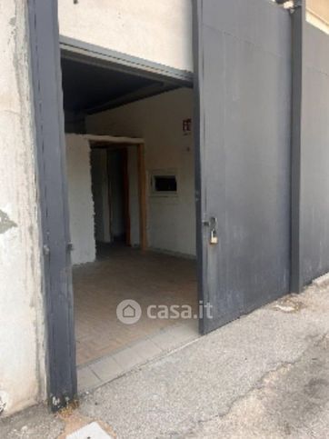 Capannone in commerciale in 