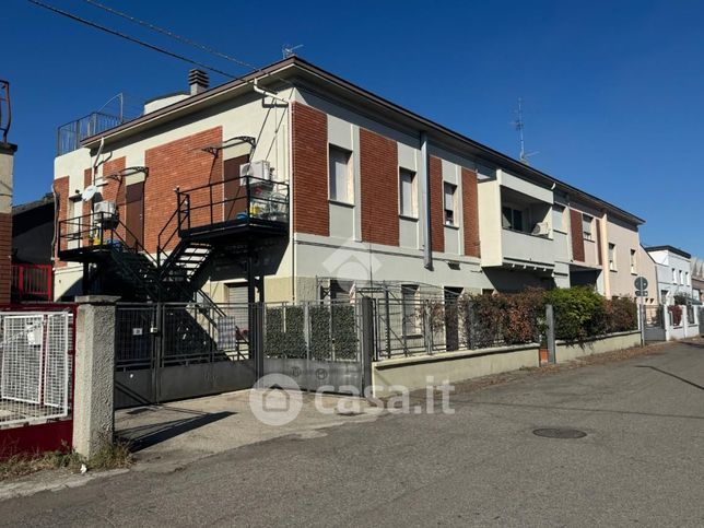 Capannone in commerciale in Via Vittorio Alfieri 53
