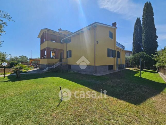 Casa bi/trifamiliare in residenziale in Via Reggio Emilia 3