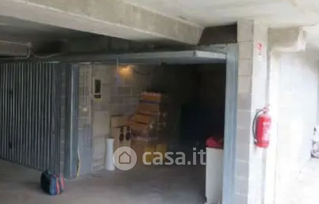 Garage/posto auto in residenziale in Via Francesco Petrarca 19