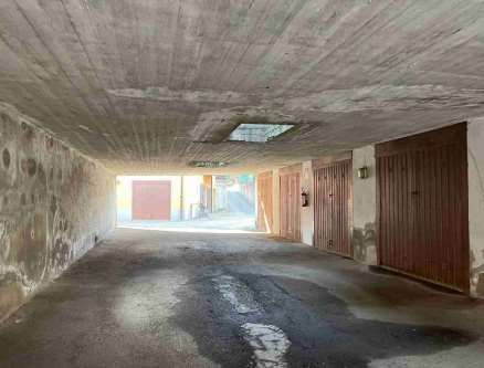 Box/posto auto in residenziale in Via Resia