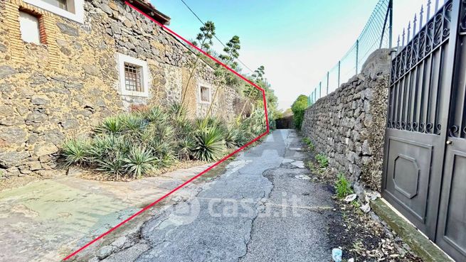 Casa indipendente in residenziale in Via Brinzio 24
