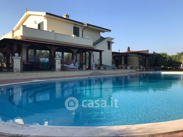 Villa in residenziale in 