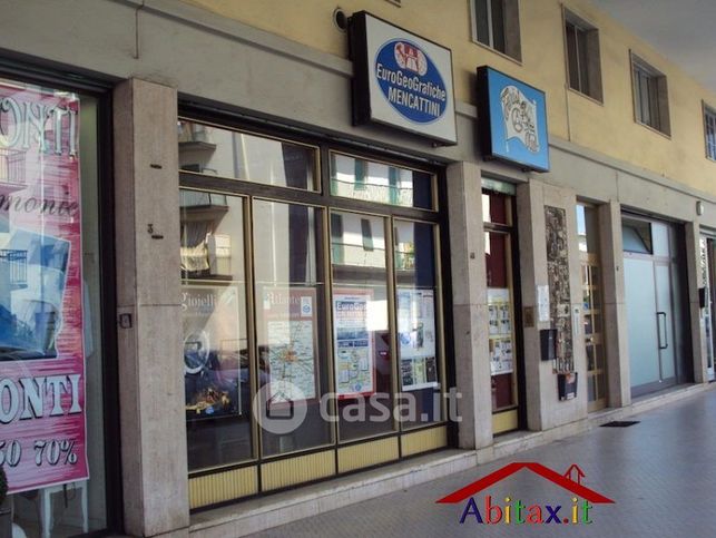 Ufficio in commerciale in Via Po 45