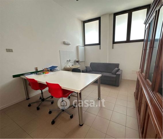 Ufficio in commerciale in 