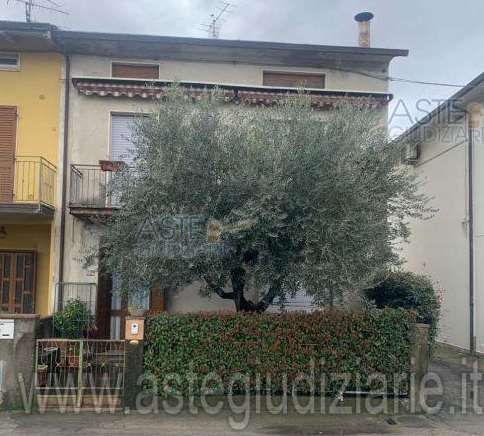 Casa bi/trifamiliare in residenziale in Via di Montalbano 127