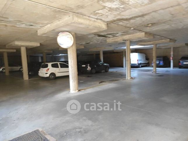 Box/posto auto in residenziale in Via Fiume 14