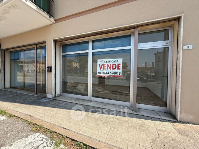 Ufficio in commerciale in Via IV Novembre