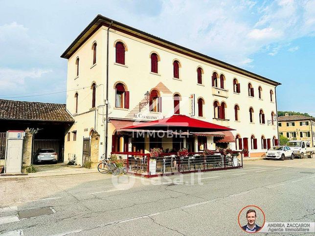 Attivitã /licenza (con o senza mura) in commerciale in Piazza Guglielmo Marconi 1