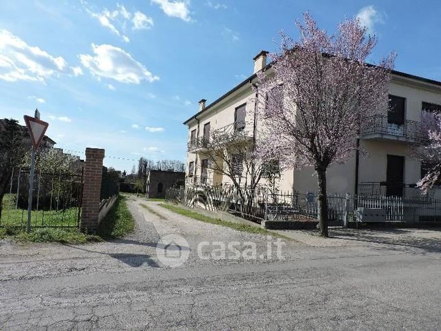 Appartamento in residenziale in Via Rosta 99