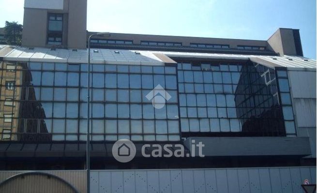 Ufficio in commerciale in Via Antonio Cechov 48