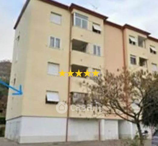 Box/posto auto in residenziale in Via della Costituzione