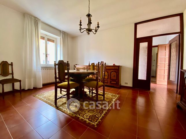 Casa indipendente in residenziale in 