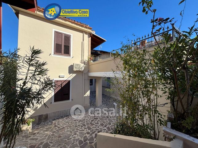 Appartamento in residenziale in Via Alfonso Cipollone 140