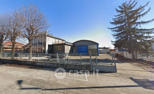 Capannone in commerciale in 