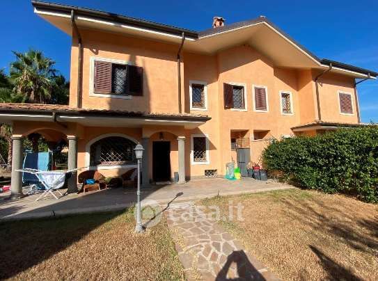 Villetta a schiera in residenziale in Viale Giovanni Dusmet 22