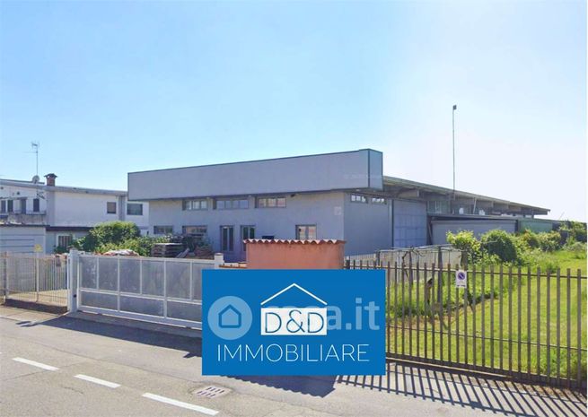 Capannone in commerciale in Via A. De Gasperi 23
