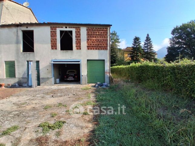 Rustico/casale in residenziale in Via Villa Fontana