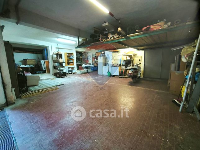 Box/posto auto in residenziale in Via Erice 24