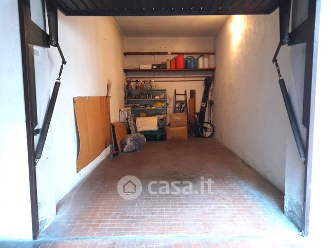 Garage/posto auto in residenziale in Via Francesco Carlini 1