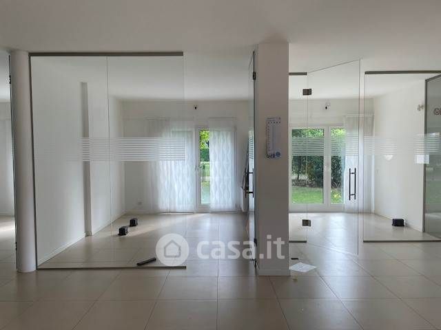Ufficio in commerciale in Via Piave