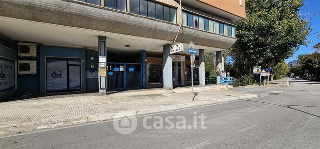 Ufficio in commerciale in Via del Mare