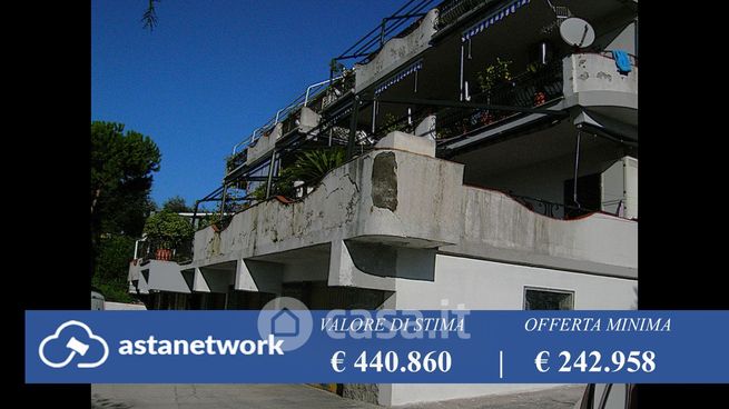 Appartamento in residenziale in Via B. Cozzolino 140