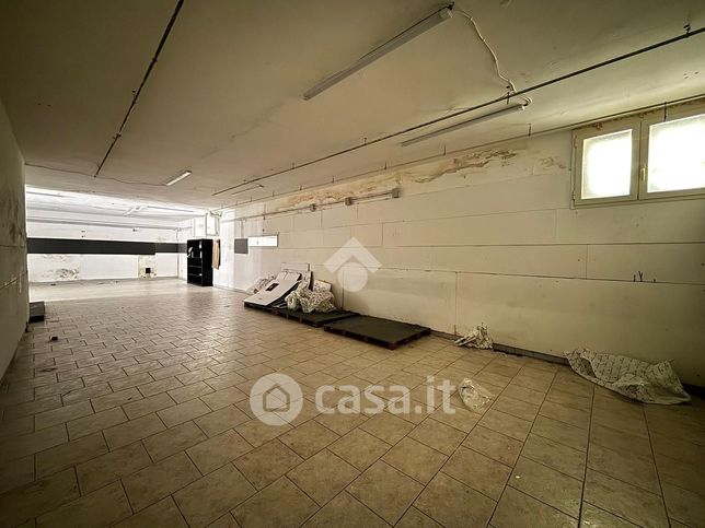 Capannone in commerciale in Rione Chianese 12